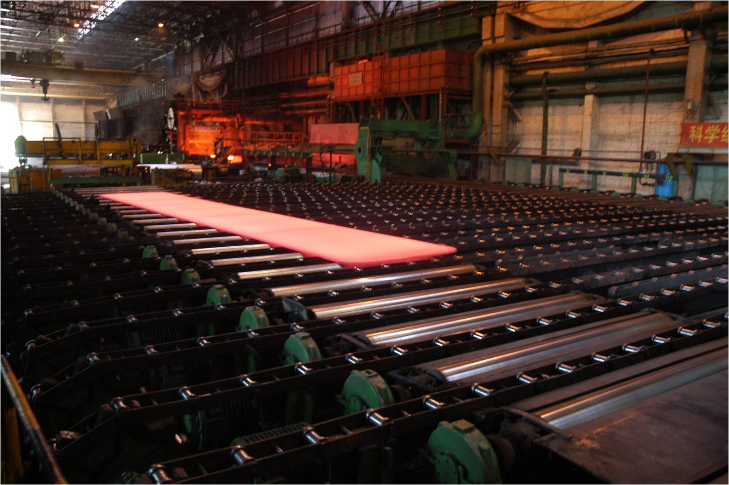 2001年我公司為首鋼秦板提供的整套輥道設備